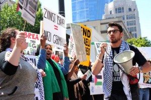 Protesters in Seattle waved signs equating Zionism with Nazism. Photo: The Mike Report.
