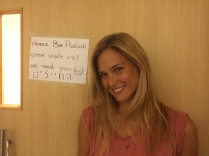 Bar Rafaeli hospital visit with wounded IDF soldiers Photo: Facebook