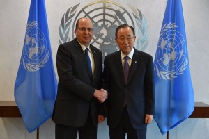 Israeli Defense Minister Moshe Yaalon met with With Ban Ki-moon, Secretary-General of the United Nations. Photo: Twitter.