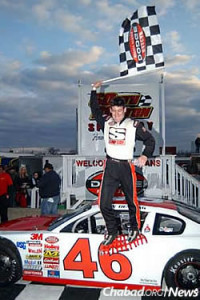 Former NASCAR driver Jon Denning read from the Torah at a New Jersey synagogue. Photo: Chabad.org.