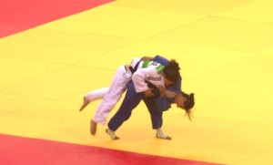 Yarden Gerbi (white) competing at the 2015 European games. Credit: Wikimedia Commons.