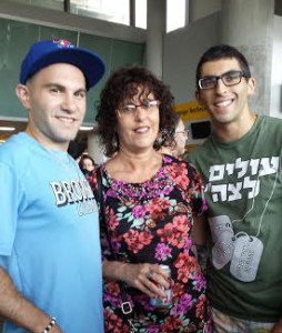 David Weitzman, Reena Roshgadol and her son Jacob. Photo: The Algemeiner. 
