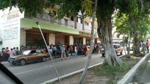 A line outside a Venezuelan supermarket. Photo: The Algemeiner. 