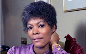 Singer Dionne Warwick
