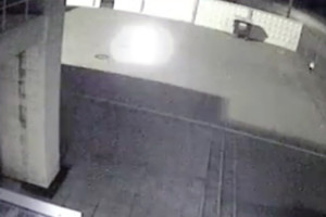 A paranormal light appeared at a synagogue in Ukraine. Photo: Screenshot.