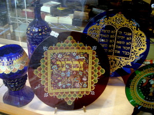 Objects symbolizing Judaism. Photo: Wikipedia.