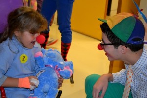 A Lev Leytzan medical clown (at right) with a child patient. Photo: Courtesy Lev Leytzan.