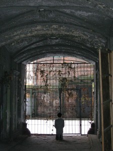"Him" on display in the Warsaw Ghetto. Photo: Maciej Szczepańczyk/ Wikimedia Commons.