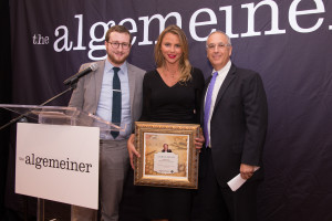 CBS journalist Lara Logan receives an award at The Algemeiner's 5th annual Summer Benefit.