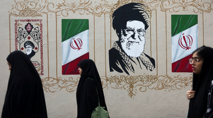 Trump Warns of Economic Consequences for Any Country That Supports Iran